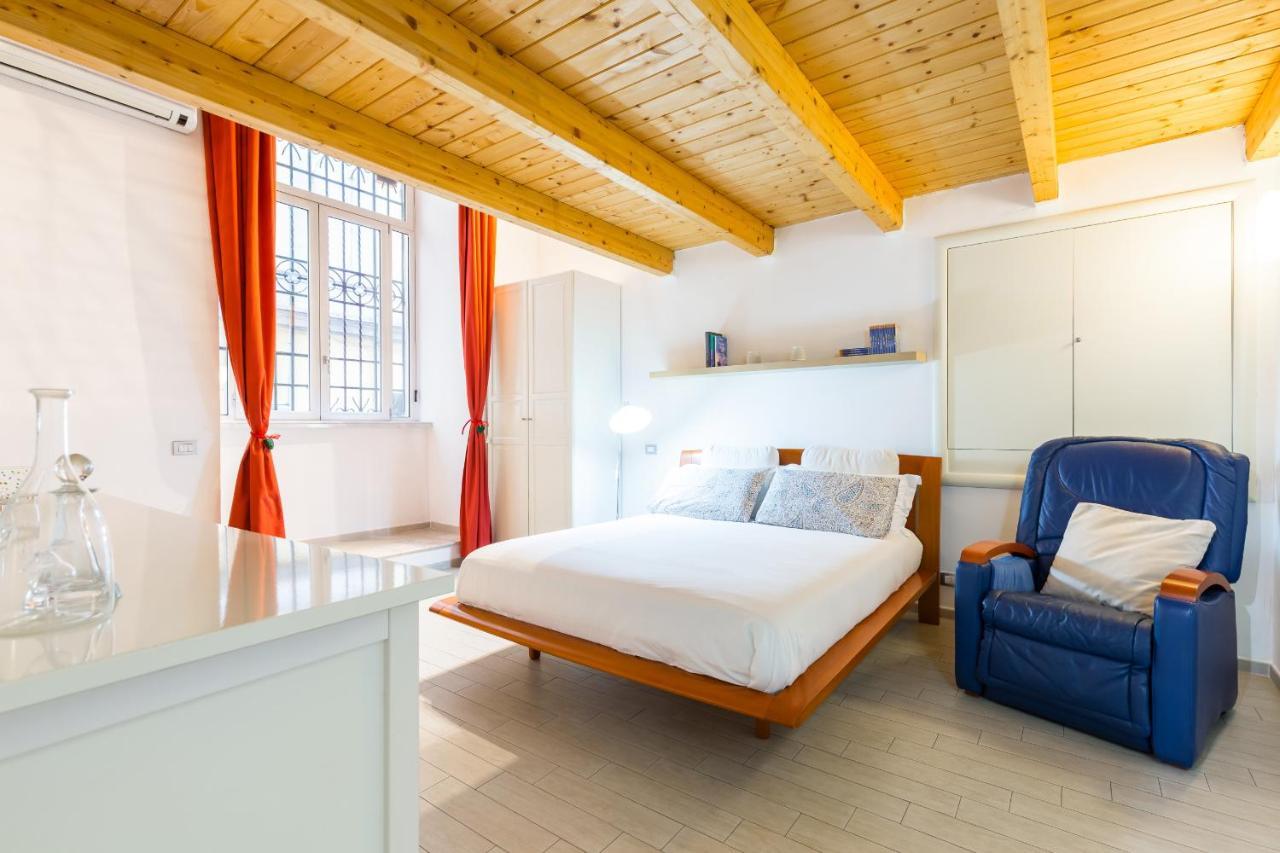 Ma Maison - Family Apartment At The Historical Center Napels Buitenkant foto