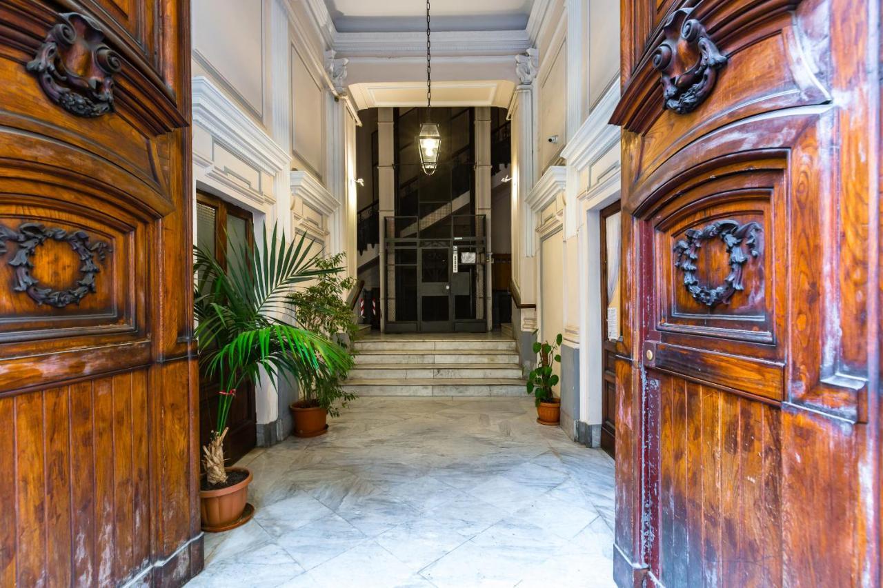 Ma Maison - Family Apartment At The Historical Center Napels Buitenkant foto